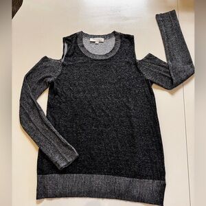 Two by Vince Camuto Linen blend Cold Shoulder Gray/ Black long sleeve Knit Top